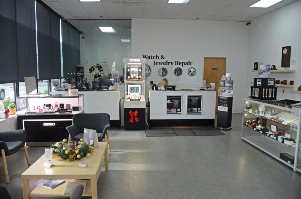 inside-watch-technicians-creve-coeur